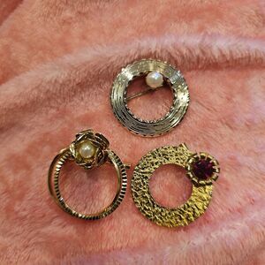 Vintage Circular Brooch Lot Circle Gold Toned Faux Pearl Flower Faux Ruby